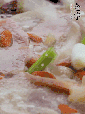 最后下枸杞、蒜白。